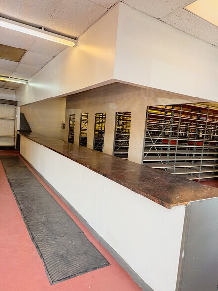 More Photos Of 1315 W State St, Bristol Office For Lease