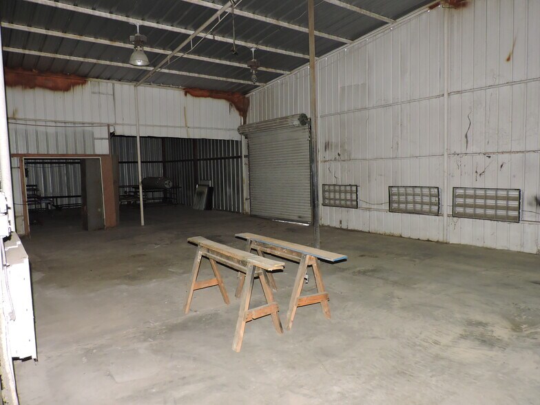 More Photos Of 920 W Mason St, Mabank Manufacturing For Sale