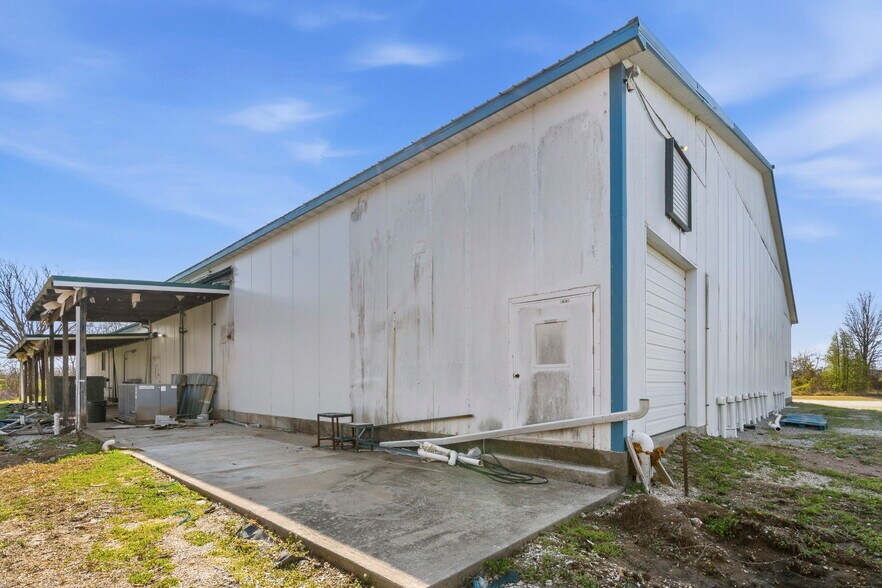 More Photos Of 306 SE Highway AA, Clinton Industrial For Sale