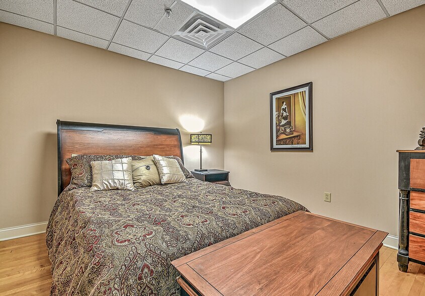 More Photos Of 220 Broad St, Kingsport Flex For Sale