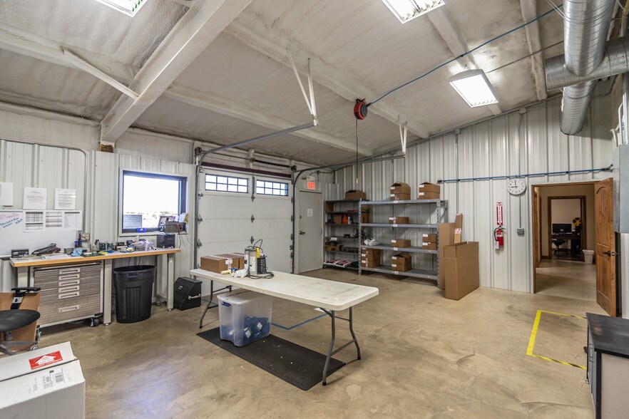 More Photos Of 1520 E Eagle Rd, Weatherford Light Manufacturing For Sale