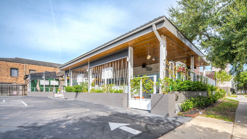 More Photos Of 3304 Milam St, Houston Restaurant For Sale