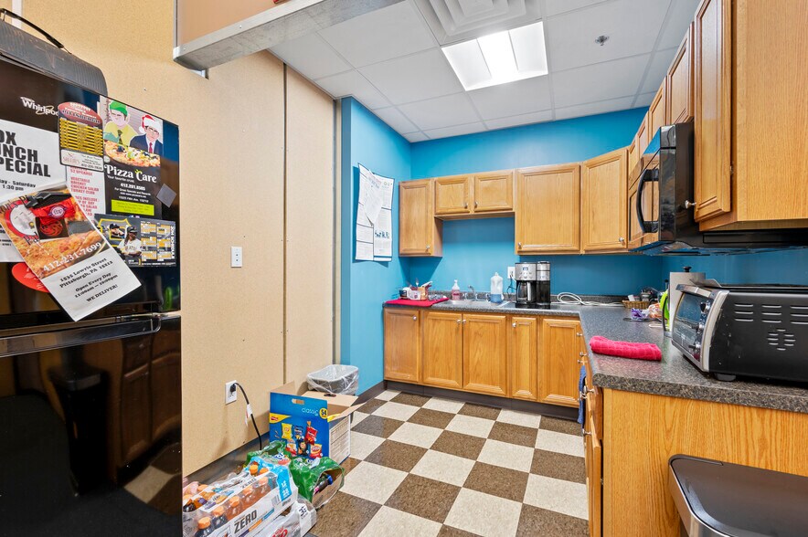 More Photos Of 2828-2840 Liberty Ave, Pittsburgh Office For Lease