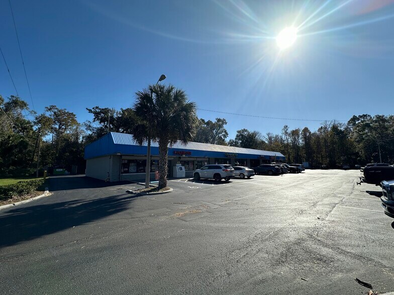 More Photos Of 950 N Central Ave, Oviedo Unknown For Lease