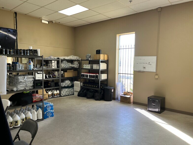 More Photos Of 3324 N I-35 Service Rd, Oklahoma City Distribution For Sale
