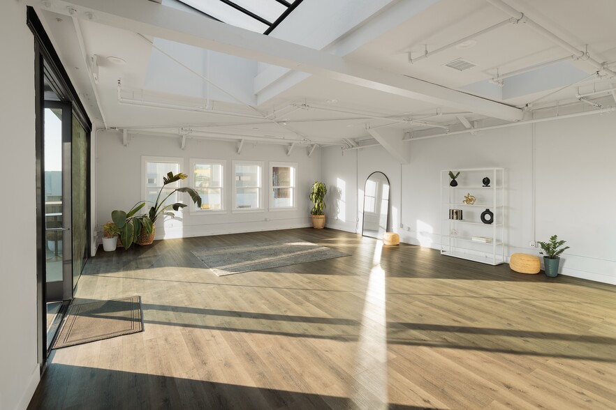 More Photos Of 62-66 Windward Ave, Venice Storefront Retail Office For Lease