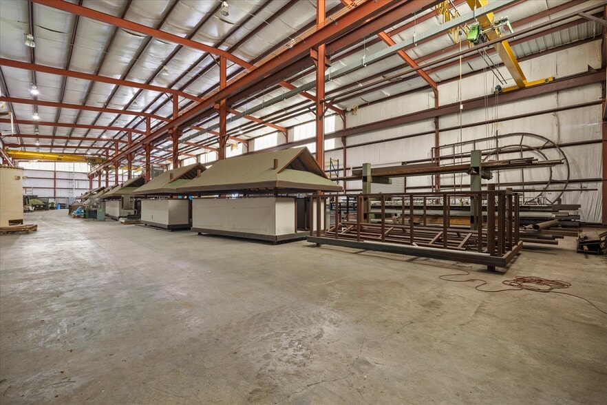 More Photos Of 905 E Broad St, Forney Manufacturing For Lease
