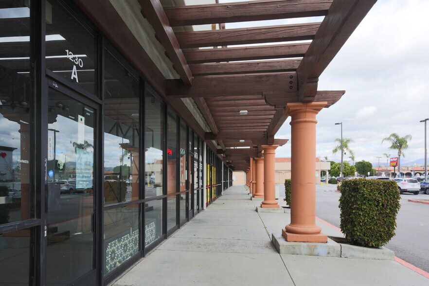 More Photos Of 317 San Fernando Mission Blvd, San Fernando Storefront For Lease