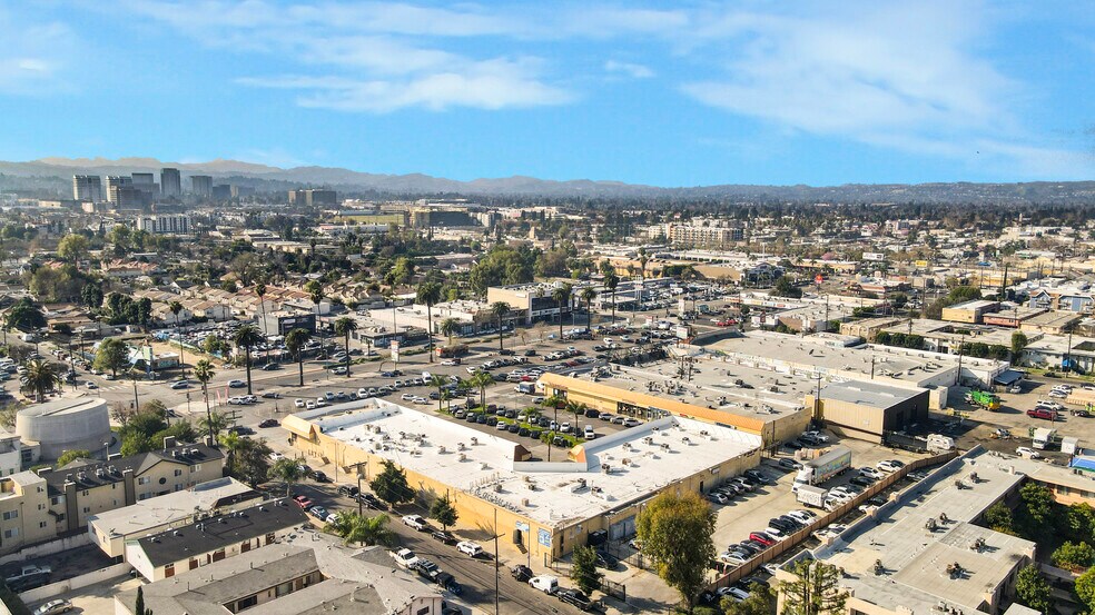 More Photos Of 21001-21015 Sherman Way, Canoga Park Freestanding For Lease
