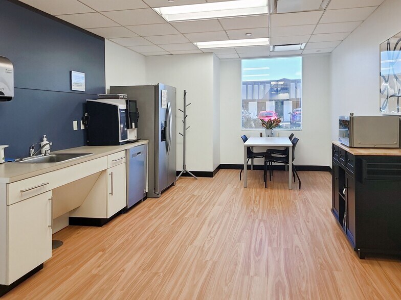 More Photos Of 205 Holiday Blvd, Covington Coworking Space