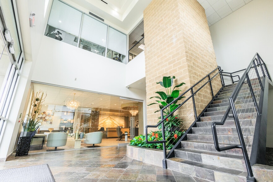 More Photos Of 7102 W Sam Houston Pky N, Houston Office For Lease