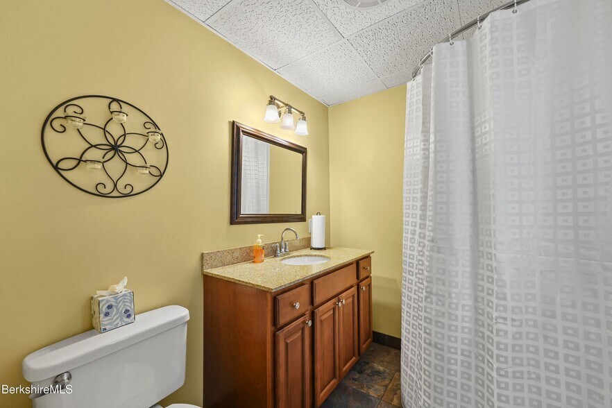 More Photos Of 92 Elm St, Pittsfield Office For Sale