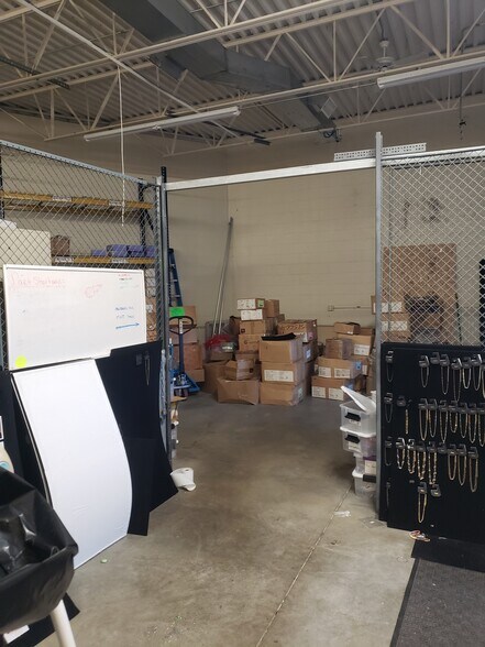 More Photos Of 37 Lark Industrial Pky, Greenville Warehouse For Sale