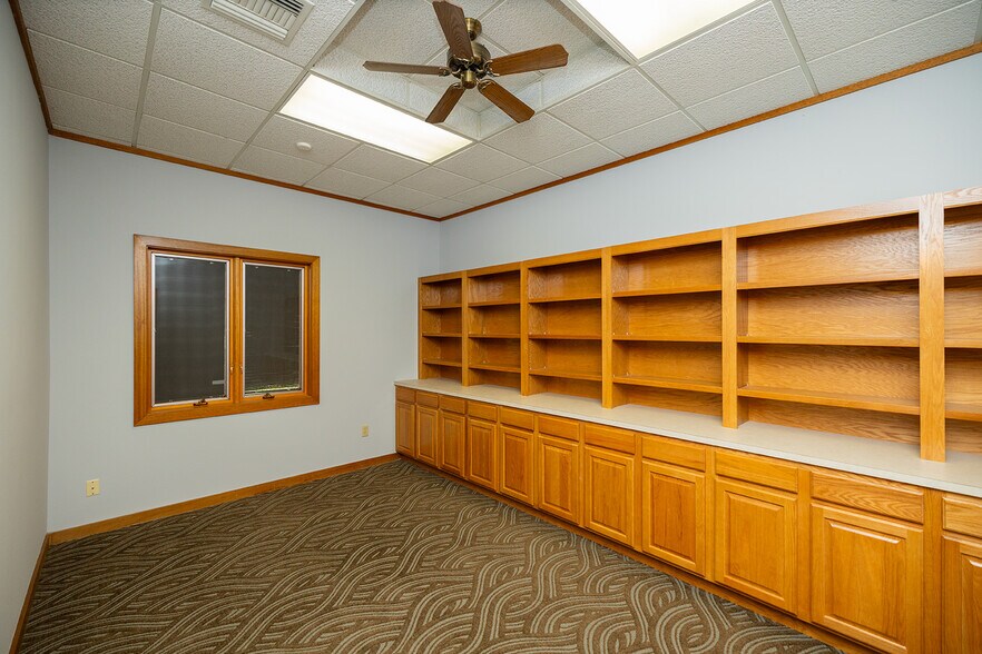 More Photos Of 1020 N Main St, Wichita Medical For Sale