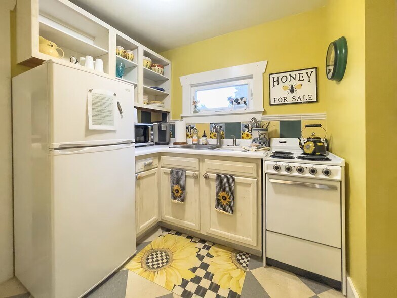 More Photos Of 102 Holly St, Colorado Springs Apartments For Sale