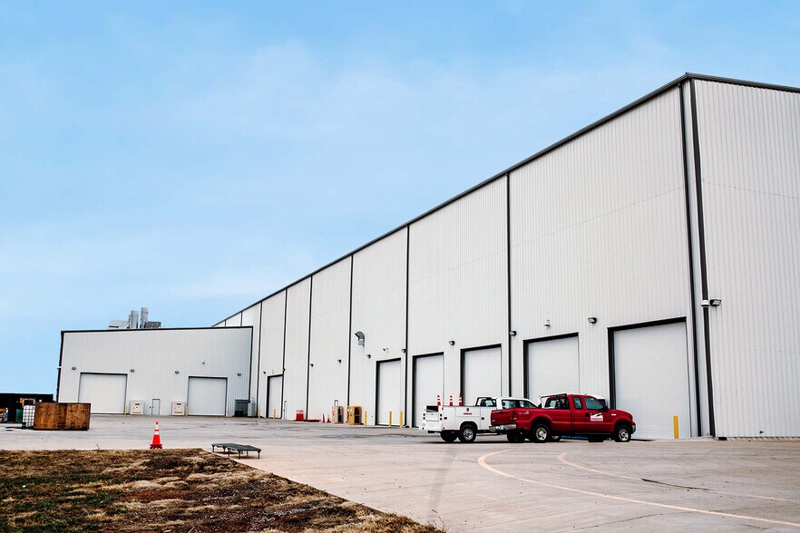 More Photos Of 200 Industrial Blvd, Elgin Manufacturing For Sale