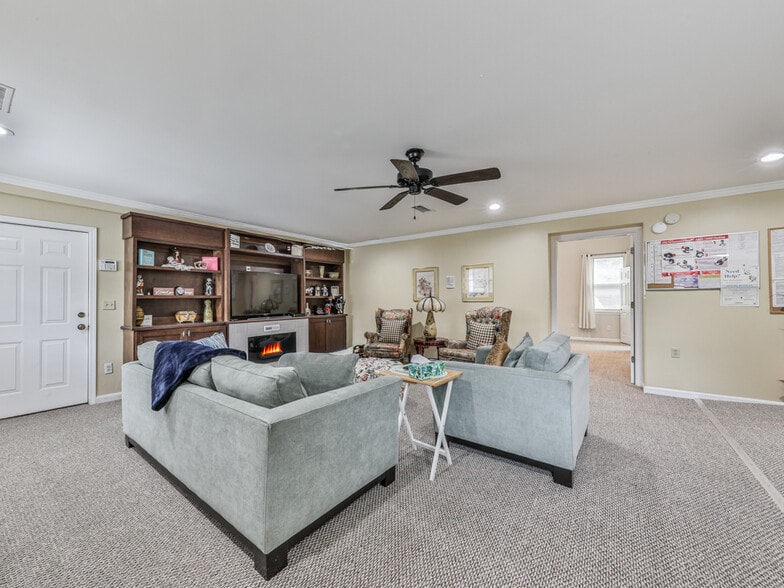 More Photos Of 3605 Shallowford Rd, Marietta Healthcare For Sale