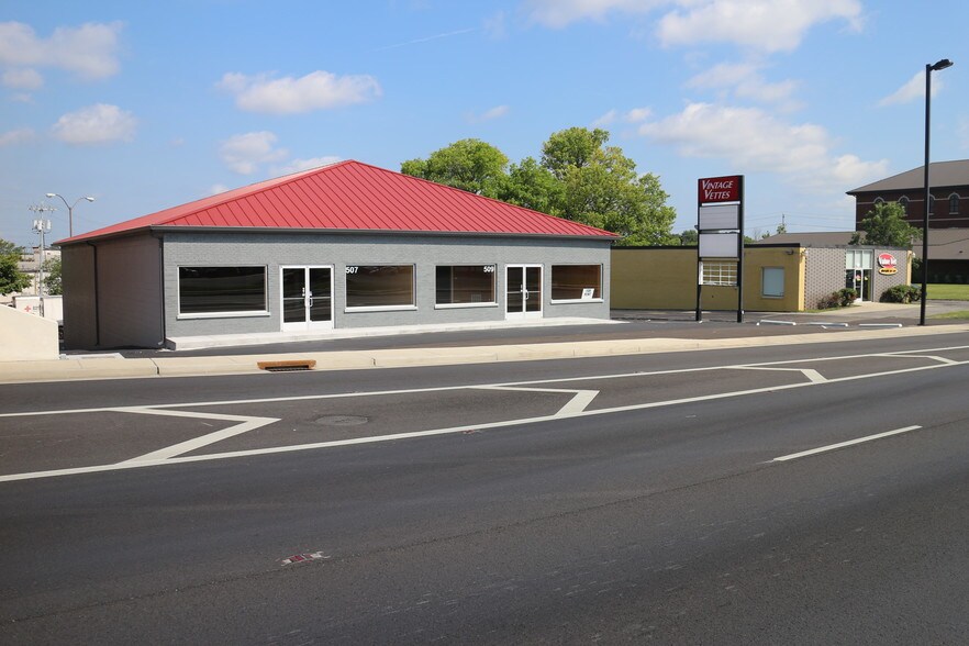More Photos Of 509 Memorial Blvd, Murfreesboro Freestanding For Lease