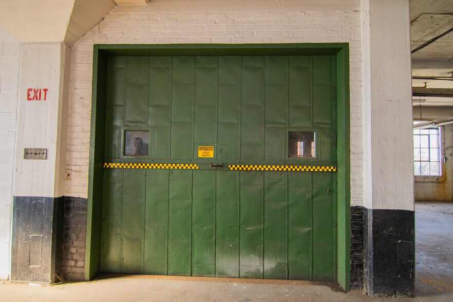 More Photos Of 1439 Sunset Blvd, Steubenville Flex For Sale