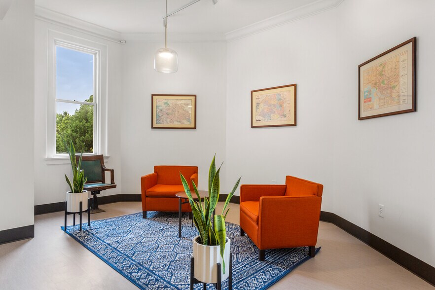 More Photos Of 312 Sycamore St, Decatur Office For Sale