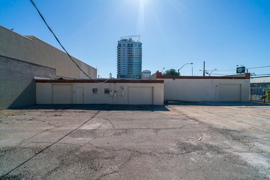 More Photos Of 826-830 S Main St, Las Vegas Storefront For Lease