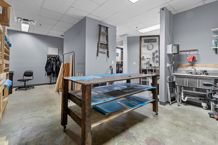 More Photos Of 99 E Carmel Dr, Carmel Storefront Retail Office For Lease