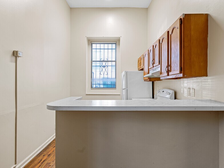 More Photos Of 58 Broadway St, Asheville Storefront Retail Residential For Sale