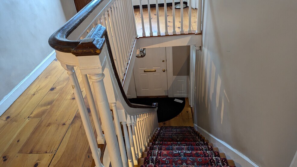 More Photos Of 171 High St, Newburyport Freestanding For Lease