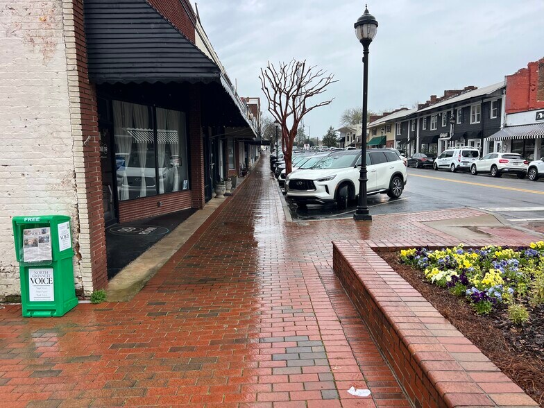 More Photos Of 79 E Main St, Buford Storefront For Sale