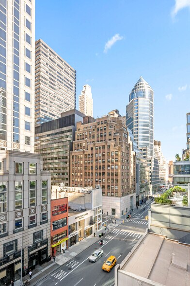 More Photos Of 139 E 57th St, New York Office For Lease