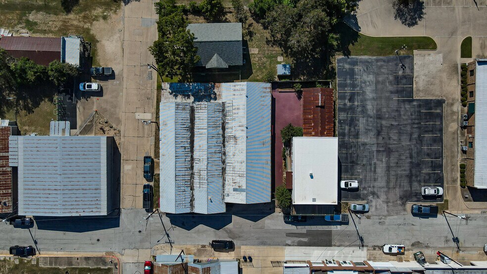 More Photos Of 201 W First St, Brenham Distribution For Sale