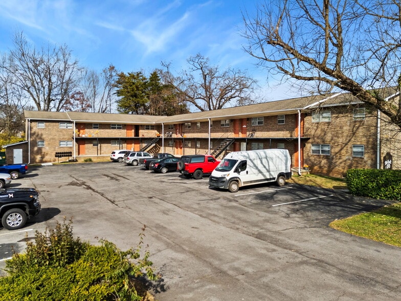 More Photos Of 211 Elyria Dr, Knoxville Apartments For Sale