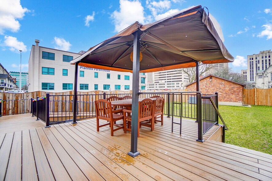 More Photos Of 208 W Monument Ave, Dayton Office Residential For Sale