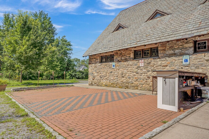 More Photos Of 1715 E Main St, Mohegan Lake Restaurant For Sale