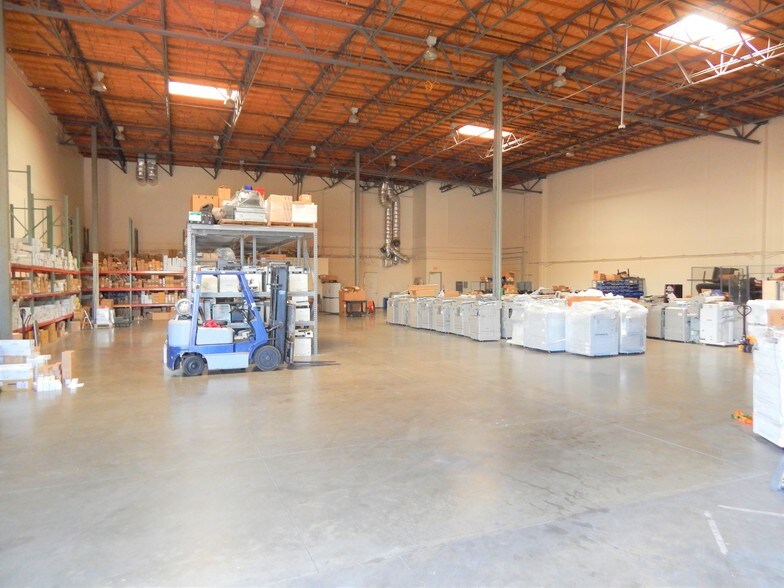 More Photos Of 4863 Shawline St, San Diego Light Distribution For Lease