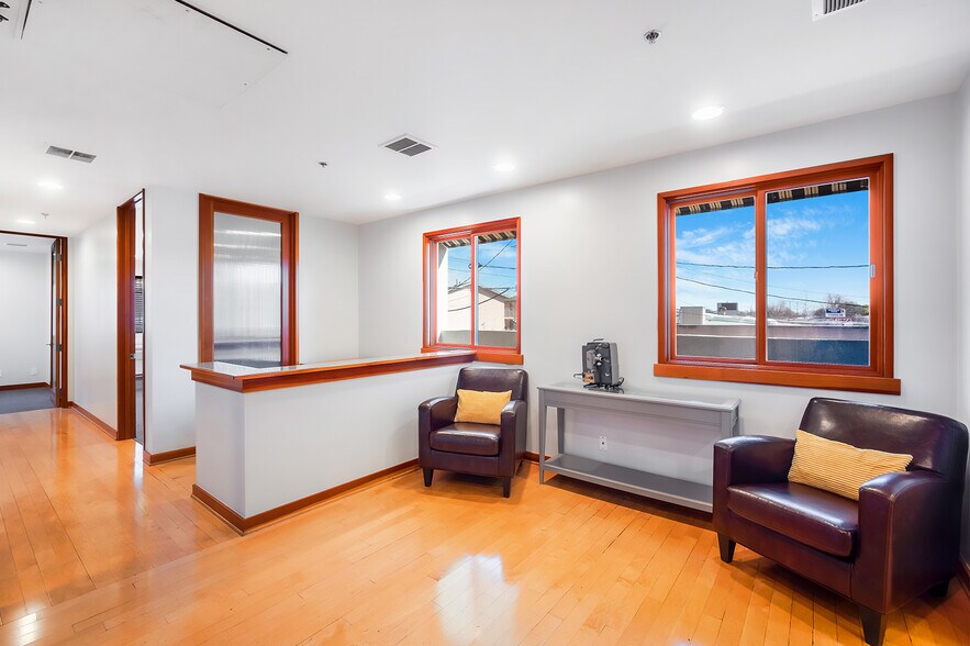 More Photos Of 400 S Victory Blvd, Burbank Office For Sale