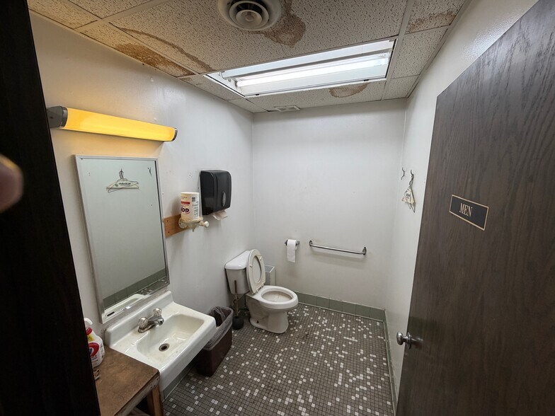 More Photos Of 4414 State Road 92, Brooklyn Industrial For Lease