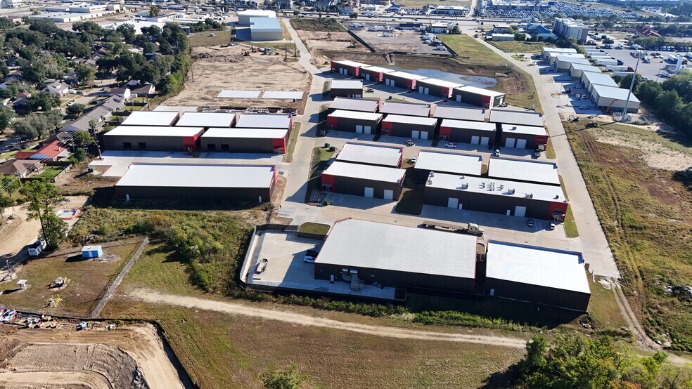More Photos Of 16313 North Fwy, Houston Distribution For Lease