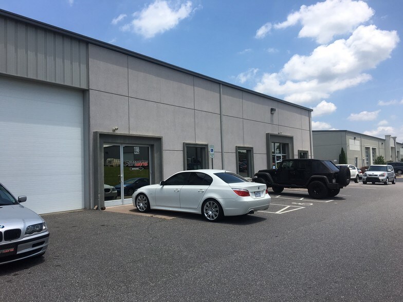 More Photos Of 114-116 Infield Ct, Mooresville Warehouse For Lease