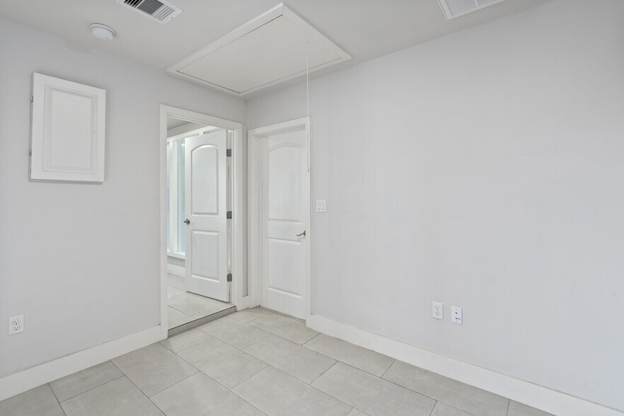 More Photos Of 15605 Woodforest Blvd, Channelview Office For Sale