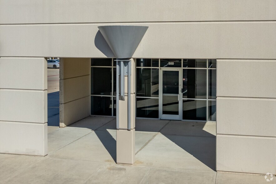 More Photos Of 2101 E Saint Elmo Rd, Austin Unknown For Lease