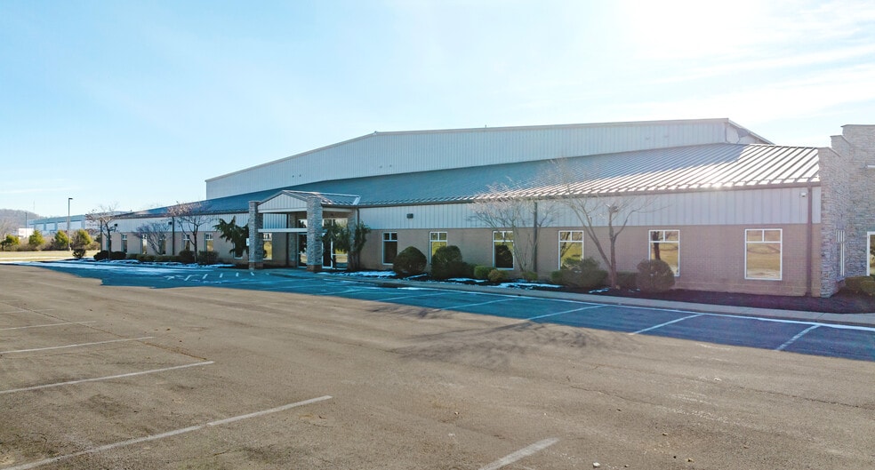 More Photos Of 220 S Noah Dr, Saxonburg Distribution For Lease