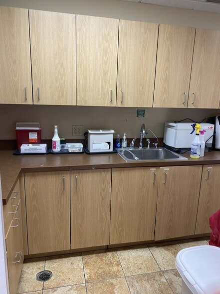 More Photos Of 1585 N Barrington Rd, Hoffman Estates Medical For Sale