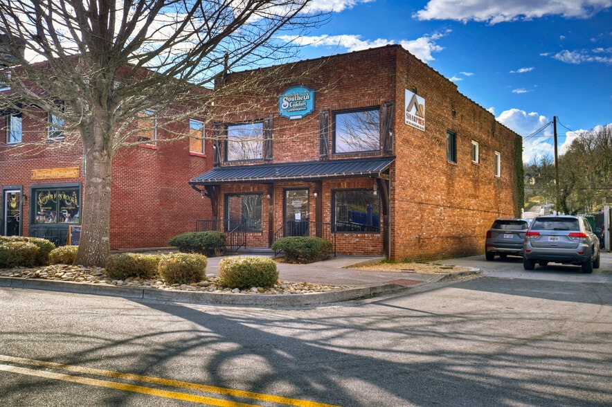 More Photos Of 240 W Main St, Blue Ridge Office For Sale