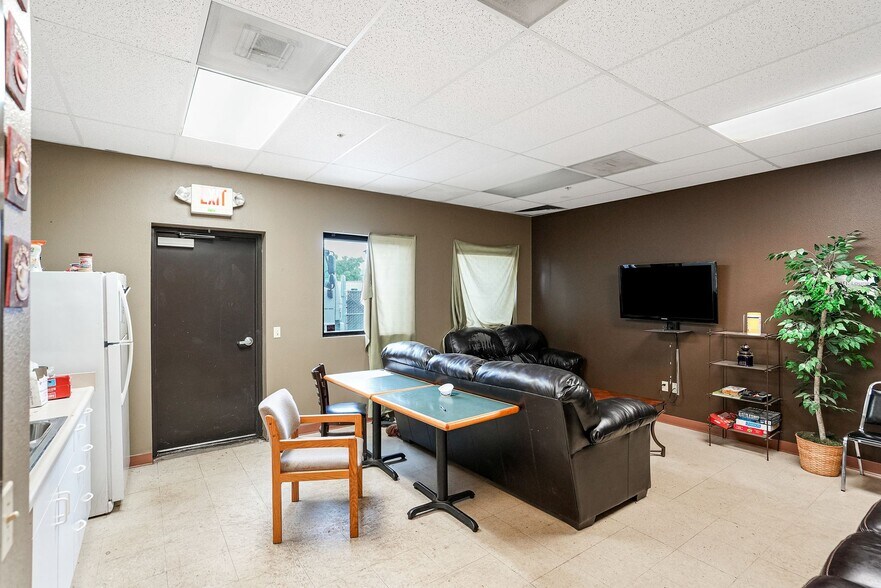 More Photos Of 1852 Fescue St SE, Albany Office For Sale