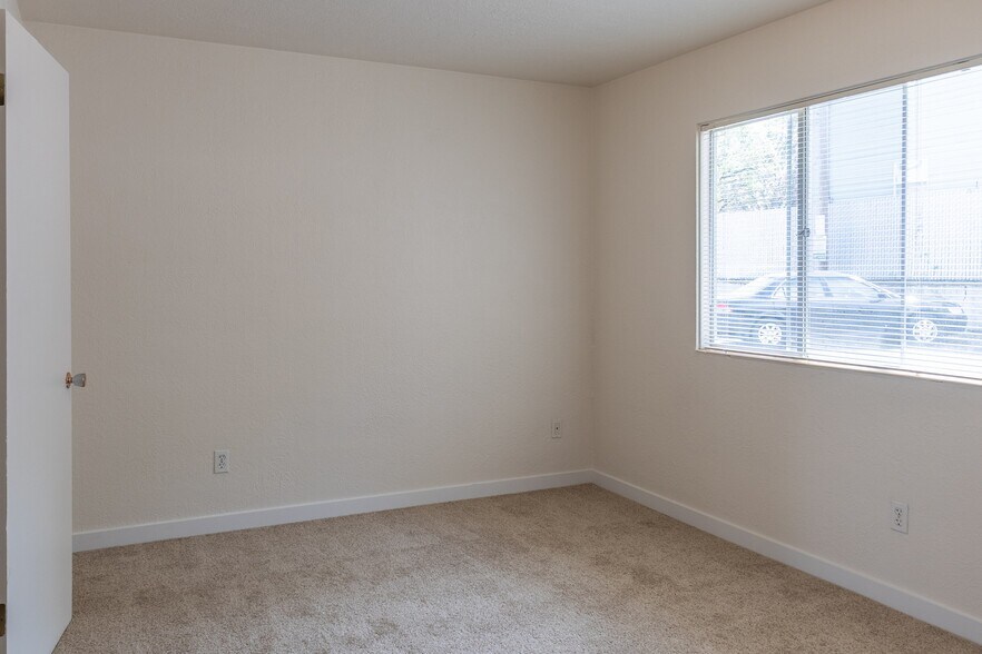 More Photos Of 7606-7720 E Burnside St, Portland Apartments For Sale