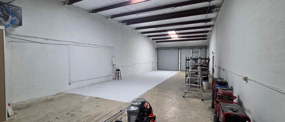 More Photos Of 5751 Houchin St, Naples Warehouse For Lease
