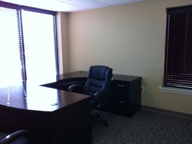 More Photos Of 41-43 Old Solomons Island Rd, Annapolis General Retail For Sale