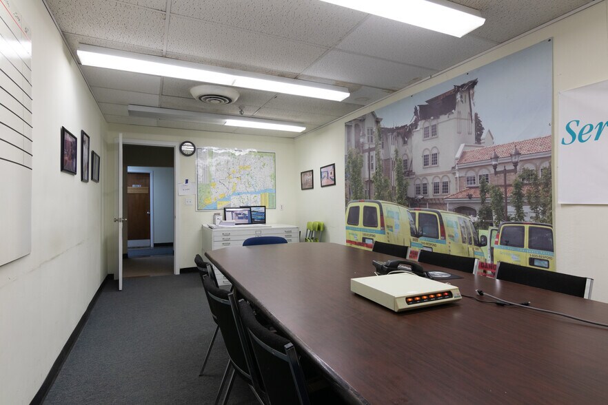 More Photos Of 299 Welton St, Hamden Warehouse For Lease