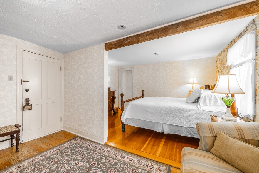 More Photos Of 40 Union St, Blue Hill Hospitality For Sale